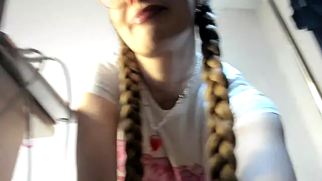 Snapshot of chloesweetbby chatting on April 2026 10:04:01 PM chloesweetbby online show from April 2026 10:04:01 PM