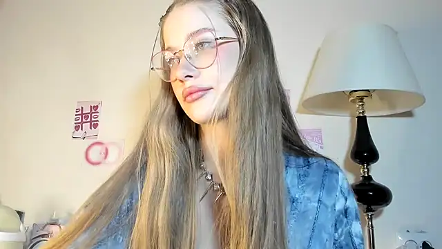 Snapshot of chloesweetbby chatting on April 2026 08:25:02 PM chloesweetbby online show from April 2026 08:25:02 PM