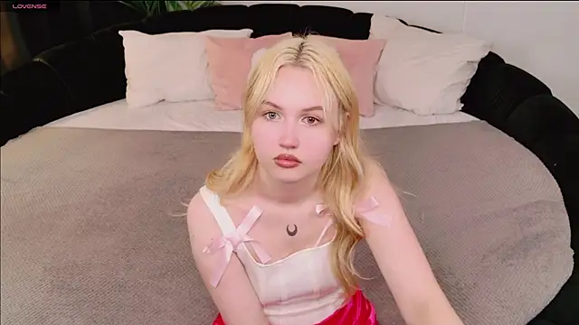 Lilly Eyes online show from May 2026 02:25:01 PM