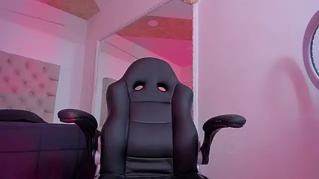 Snapshot of DrakoStone chatting on March 2026 08:43:01 PM DrakoStone online show from March 2026 08:43:01 PM