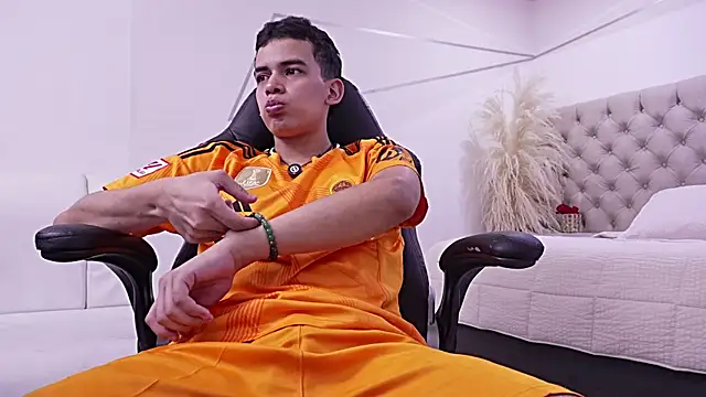 Snapshot of DrakoStone chatting on April 2026 08:39:01 PM DrakoStone online show from April 2026 08:39:01 PM