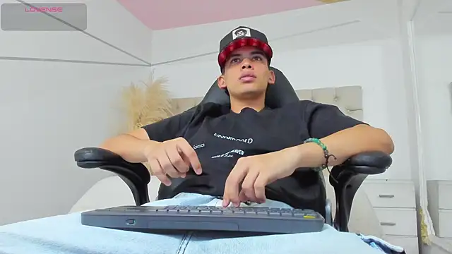 Snapshot of DrakoStone chatting on April 2026 09:12:02 PM DrakoStone online show from April 2026 09:12:02 PM