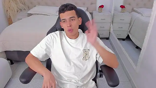 Snapshot of DrakoStone chatting on April 2026 07:55:01 PM DrakoStone online show from April 2026 07:55:01 PM