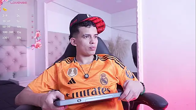 Snapshot of DrakoStone chatting on April 2026 08:20:02 PM DrakoStone online show from April 2026 08:20:02 PM