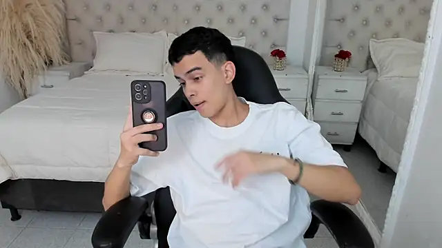 Snapshot of DrakoStone chatting on April 2026 08:46:02 PM DrakoStone online show from April 2026 08:46:02 PM