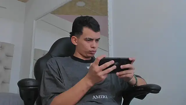 Snapshot of DrakoStone chatting on April 2026 08:36:02 PM DrakoStone online show from April 2026 08:36:02 PM