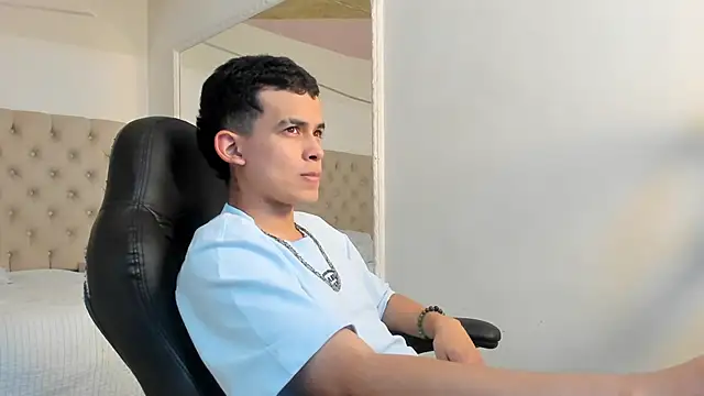 Snapshot of DrakoStone chatting on April 2026 09:10:02 PM DrakoStone online show from April 2026 09:10:02 PM