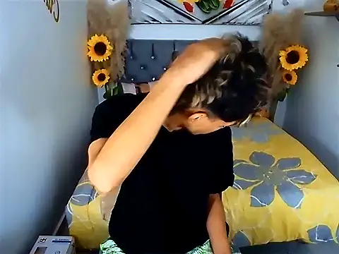 Snapshot of chris_evans77 chatting on April 2026 01:12:02 PM chris evans77 online show from April 2026 01:12:02 PM