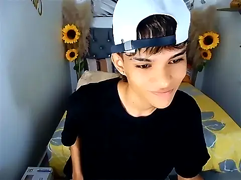 Snapshot of chris_evans77 chatting on April 2026 01:41:01 PM chris evans77 online show from April 2026 01:41:01 PM