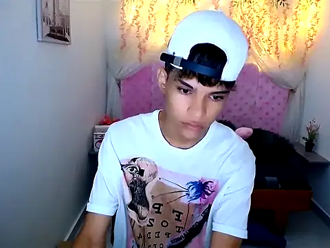 Snapshot of chris_evans77 chatting on April 2026 12:17:01 PM chris evans77 online show from April 2026 12:17:01 PM