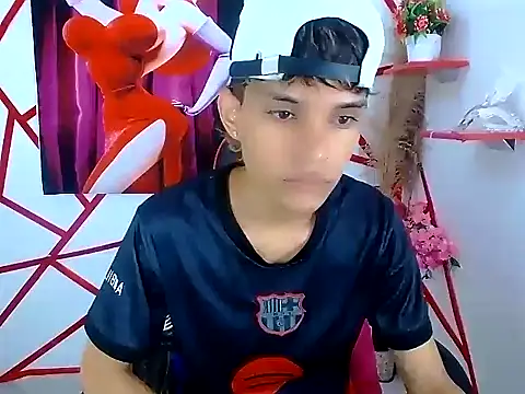 Snapshot of chris_evans77 chatting on April 2026 01:00:02 PM chris evans77 online show from April 2026 01:00:02 PM