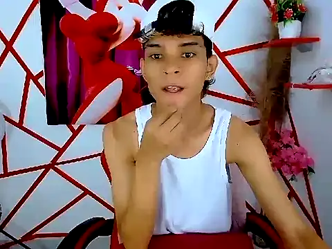 Snapshot of chris_evans77 chatting on April 2026 08:14:01 PM chris evans77 online show from April 2026 08:14:01 PM