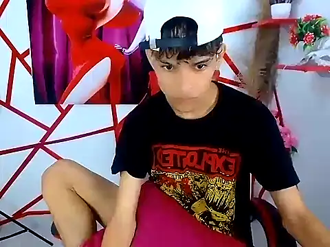 Snapshot of chris_evans77 chatting on April 2026 08:24:02 PM chris evans77 online show from April 2026 08:24:02 PM