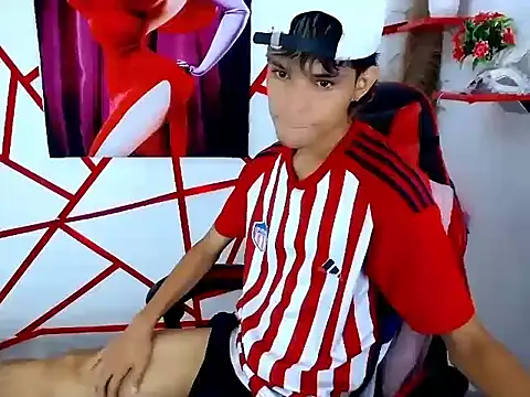 Snapshot of chris_evans77 chatting on April 2026 12:44:02 PM chris evans77 online show from April 2026 12:44:02 PM