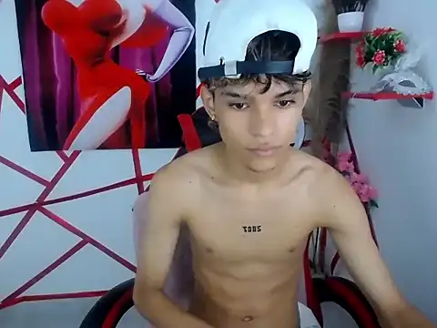 Snapshot of chris_evans77 chatting on April 2026 09:39:33 PM chris evans77 online show from April 2026 09:39:33 PM