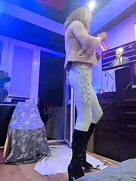 DomMONIKA online show from April 2026 05:57:01 PM