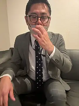 Snapshot of RYUICHI_1919 chatting on May 2026 10:32:01 AM RYUICHI 1919 online show from May 2026 10:32:01 AM