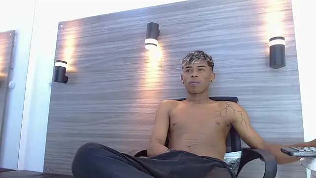 LuckyBluex online show from April 2026 09:40:01 AM