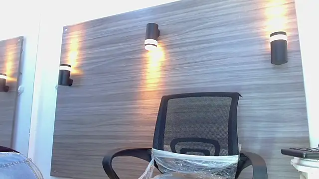 LuckyBluex online show from April 2026 09:10:01 AM