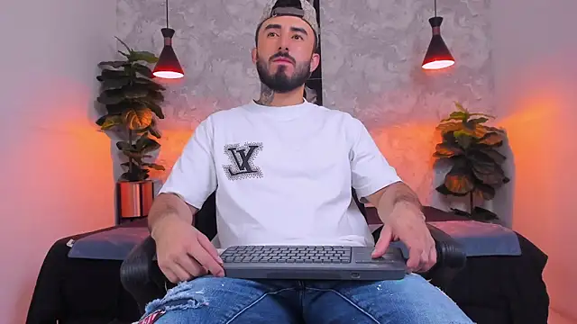 Snapshot of martin_foster_ chatting on April 2026 04:11:01 AM martin foster online show from April 2026 04:11:01 AM