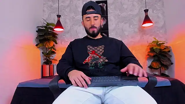 Snapshot of martin_foster_ chatting on April 2026 04:46:01 AM martin foster online show from April 2026 04:46:01 AM