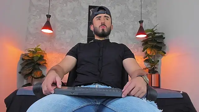 Snapshot of martin_foster_ chatting on April 2026 03:17:02 AM martin foster online show from April 2026 03:17:02 AM