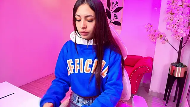 Snapshot of Charlotte_bower chatting on March 2026 11:21:01 AM Charlotte bower online show from March 2026 11:21:01 AM