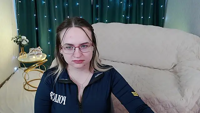 Snapshot of Bella_Evansss1 chatting on March 2026 06:46:02 AM Bella Evansss1 online show from March 2026 06:46:02 AM