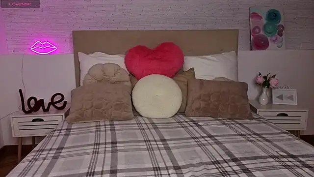 Snapshot of Melissa_me0w chatting on April 2026 09:30:01 PM Melissa me0w online show from April 2026 09:30:01 PM