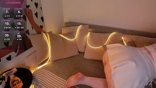 Snapshot of Bella_Brow chatting on April 2026 07:58:02 PM Bella Brow online show from April 2026 07:58:02 PM