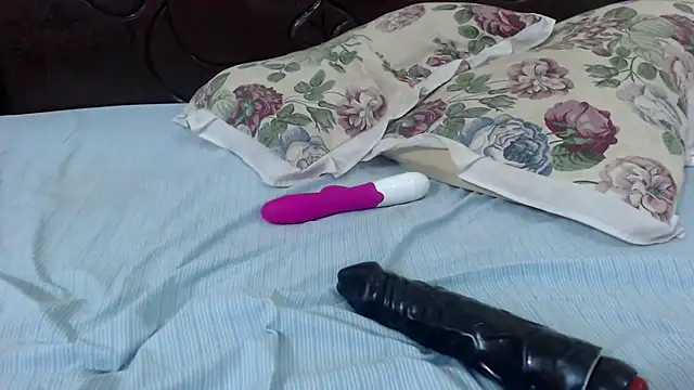 Snapshot of emmytease chatting on April 2026 12:05:02 AM emmytease online show from April 2026 12:05:02 AM