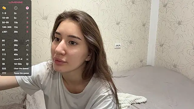 Snapshot of NamiLoon chatting on April 2026 06:19:01 AM NamiLoon online show from April 2026 06:19:01 AM