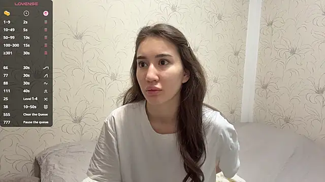 Snapshot of NamiLoon chatting on April 2026 02:06:01 AM NamiLoon online show from April 2026 02:06:01 AM