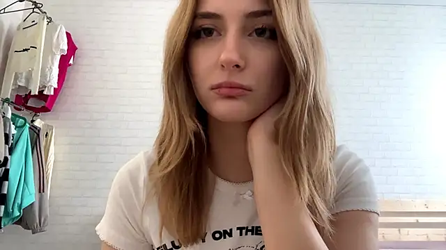 CassiPlacido online show from April 2026 09:14:01 AM