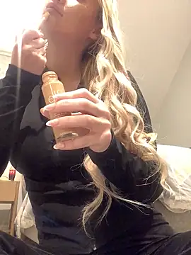 Snapshot of Hannah1899 chatting on March 2026 07:13:02 PM Hannah1899 online show from March 2026 07:13:02 PM