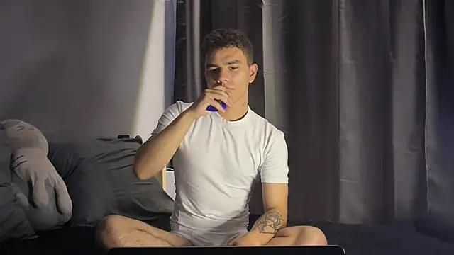 Snapshot of MaxWoolf chatting on July 2026 01:48:02 PM MaxWoolf online show from July 2026 01:48:02 PM