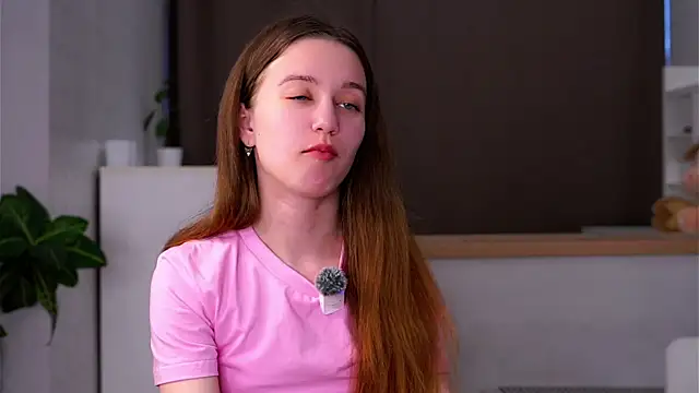 Snapshot of sinfulThea chatting on April 2026 11:48:01 AM sinfulThea online show from April 2026 11:48:01 AM