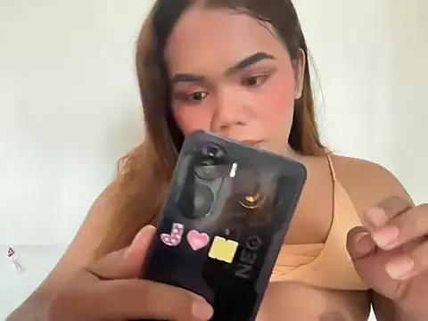 Snapshot of yourhotwild_bella chatting on April 2026 01:22:02 AM yourhotwild bella online show from April 2026 01:22:02 AM