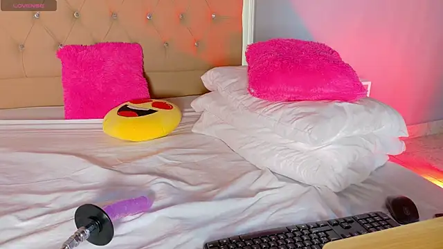 Snapshot of CandyRose__ chatting on March 2026 04:46:01 AM CandyRose online show from March 2026 04:46:01 AM