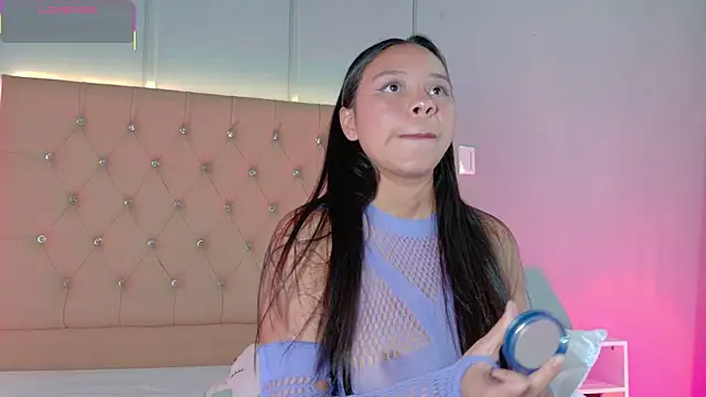 Snapshot of CandyRose__ chatting on April 2026 04:28:01 AM CandyRose online show from April 2026 04:28:01 AM