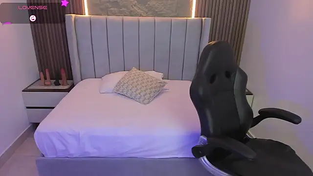 MILLYEVANS1 online show from April 2026 12:02:02 AM