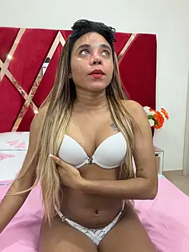 Snapshot of _roxana_Fox chatting on April 2026 11:38:01 PM roxana Fox online show from April 2026 11:38:01 PM