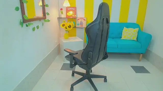 Snapshot of ValeryBliss_ chatting on April 2026 11:38:01 PM ValeryBliss online show from April 2026 11:38:01 PM