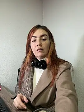 Vanessablazee online show from April 2026 01:11:01 PM