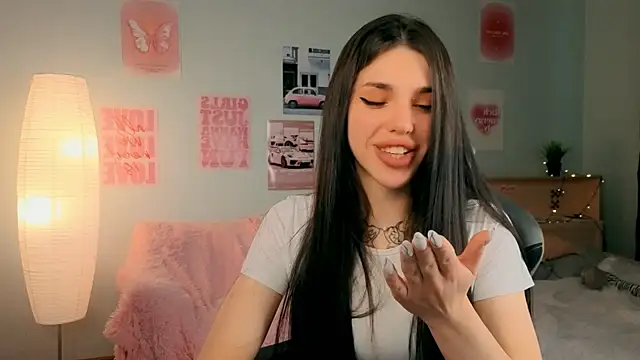 Snapshot of molly_rettyy chatting on April 2026 04:21:02 AM molly rettyy online show from April 2026 04:21:02 AM