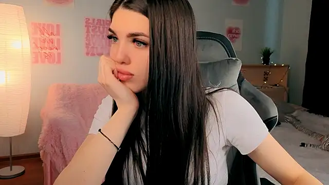 Snapshot of molly_rettyy chatting on April 2026 04:28:01 AM molly rettyy online show from April 2026 04:28:01 AM