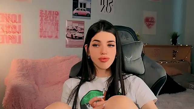 Snapshot of molly_rettyy chatting on April 2026 07:45:01 AM molly rettyy online show from April 2026 07:45:01 AM