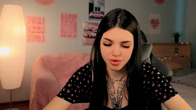 Snapshot of molly_rettyy chatting on April 2026 03:43:01 AM molly rettyy online show from April 2026 03:43:01 AM