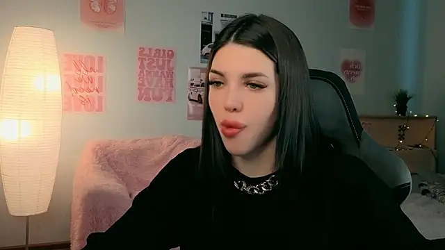 Snapshot of molly_rettyy chatting on May 2026 04:06:02 AM molly rettyy online show from May 2026 04:06:02 AM