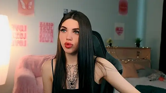 Snapshot of molly_rettyy chatting on May 2026 04:19:01 AM molly rettyy online show from May 2026 04:19:01 AM